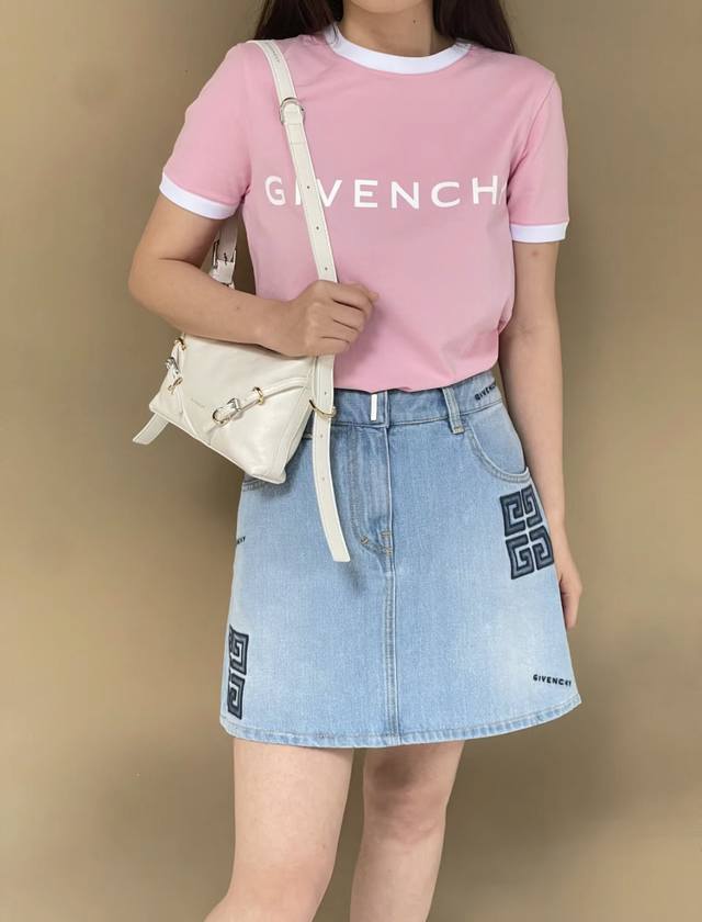 原版购入开发 Givenchy 24Ss新款 独家限定系列t恤 樱花粉和少女白两个配色哦 经典合体版型字母t恤 粉 白sml